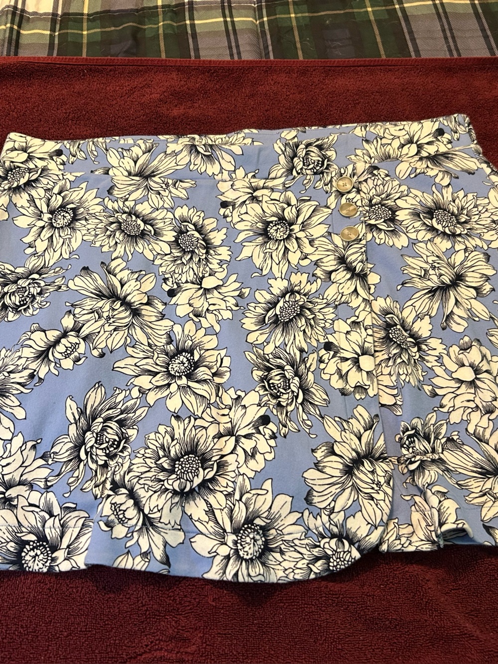 Jones New York Light Blue Floral Skort